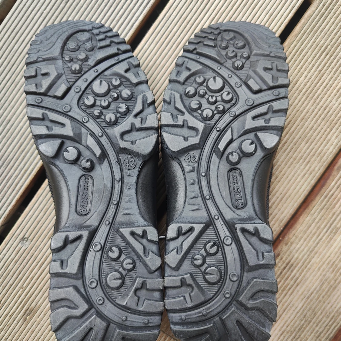 Svarta sneakers från YDS, storlek 42 - 4