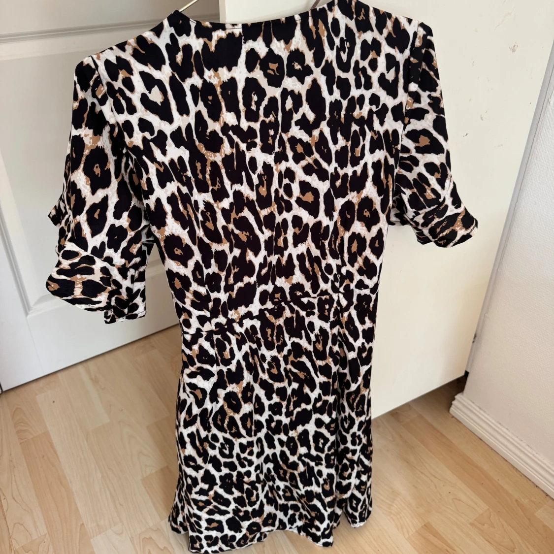 Leopardmönstrad klänning Pernilla Wahlgren - 1