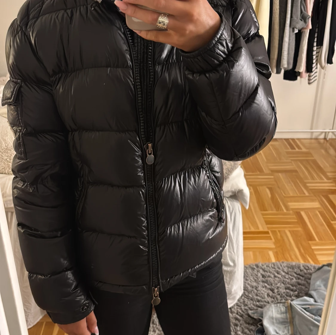 Svart Moncler Maya pufferjacka med huva - 1