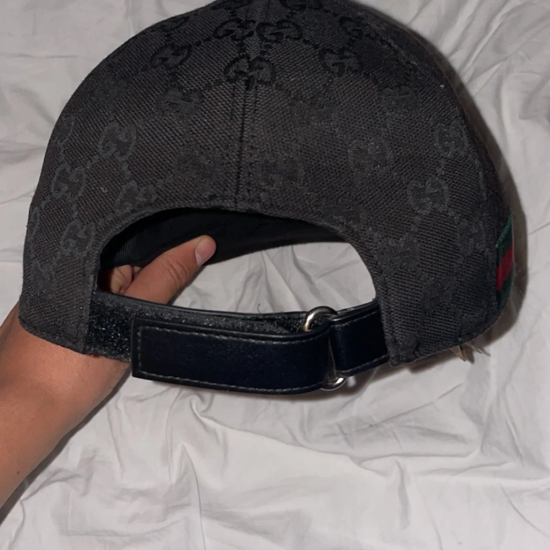 Svart keps från Gucci med logomönster - 1