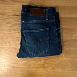 Tiger of sweden jeans Mörkblå - Säljer Tiger of sweden jeans i storlek W31 L32, Modell Pistolero. Mycket bra skick. Vid frågor är det bara att kontakta🙏🏼