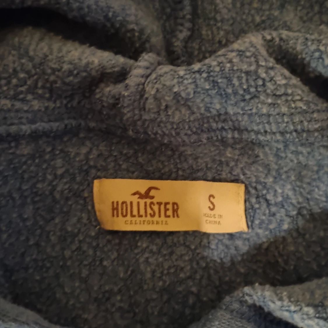 Blå hoodie från Hollister med dragkedja - 2