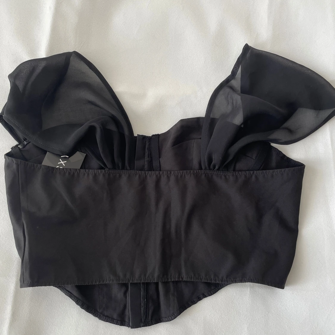 Svart korsettopp med meshärmar - 2