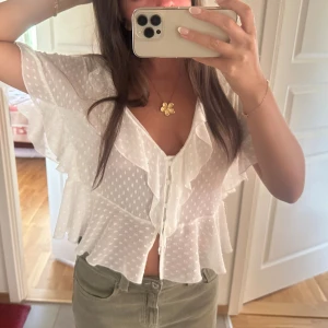 Zara blus - Fin Zara blus, storlek XL men sitter fint löst på mig jag brukar ha S/M