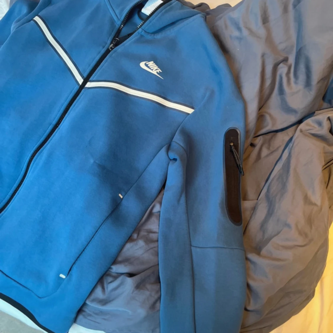 Blå Nike zip-hoodie med vit detalj - 1