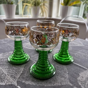 4 vinglas  - 4 vintage vinglas med skaft 