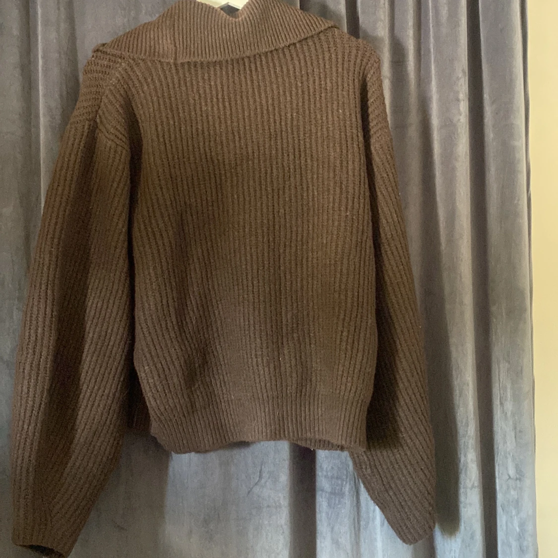 Brun stickad kofta från BikBok - 1