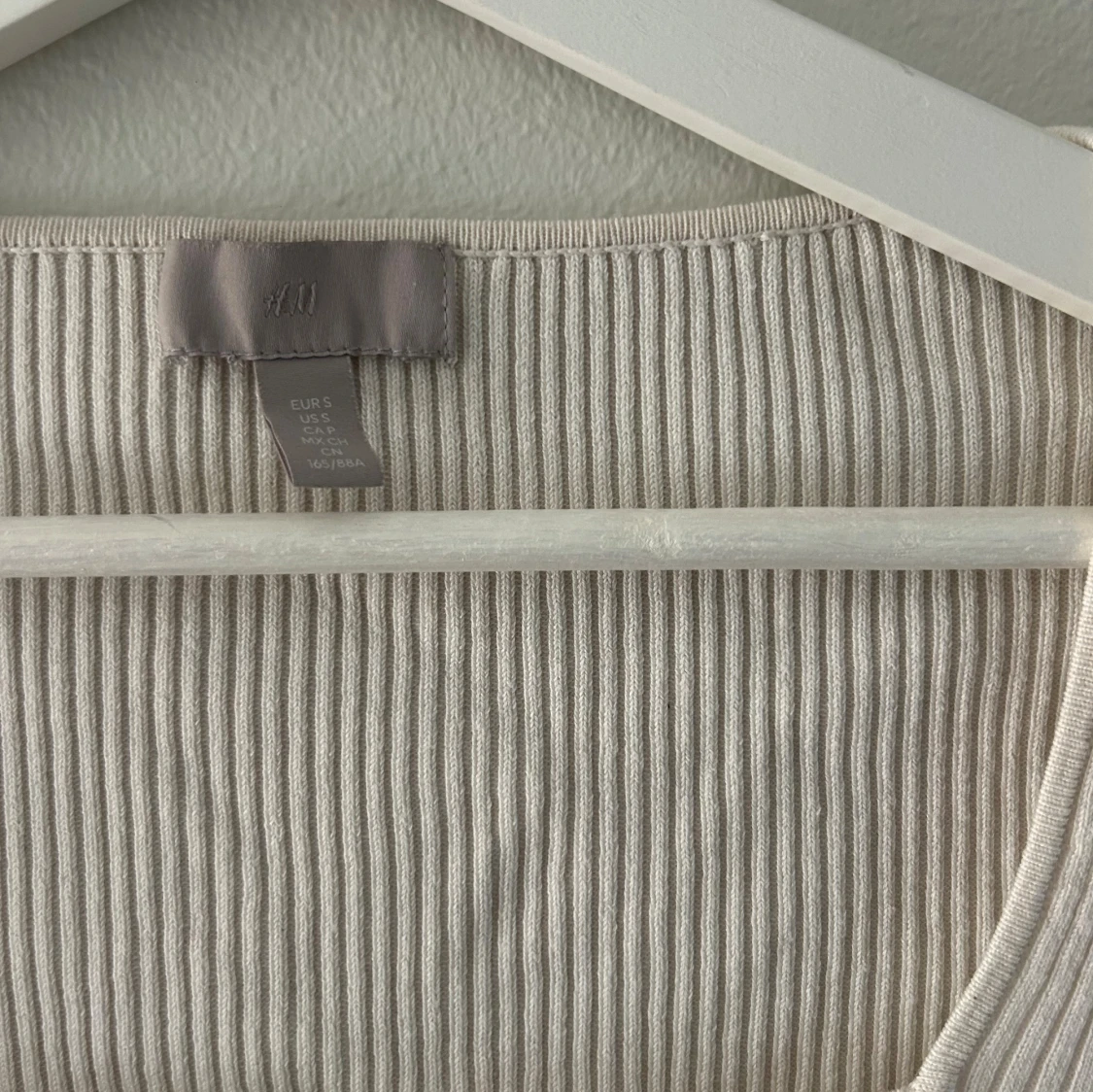 Vit ribbad långärmad topp från H&M - 3