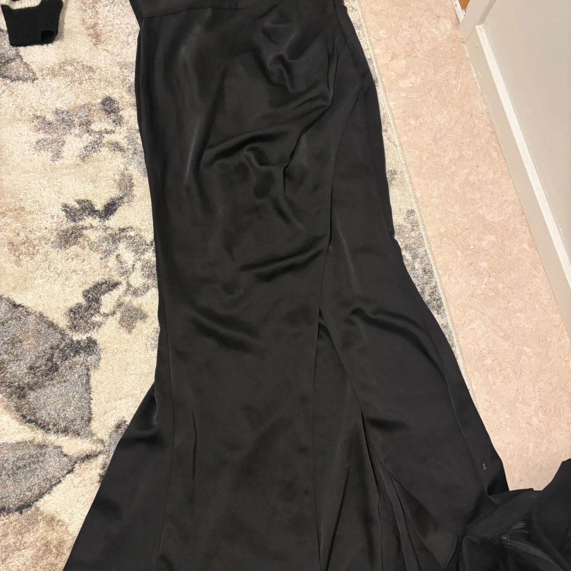 Svart långklänning från Jarlo - 2
