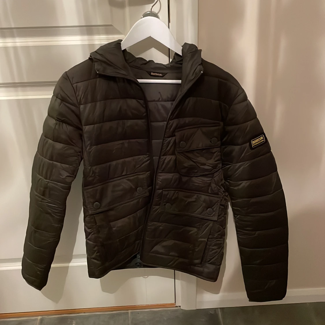 Olivgrön pufferjacka från Barbour - 1