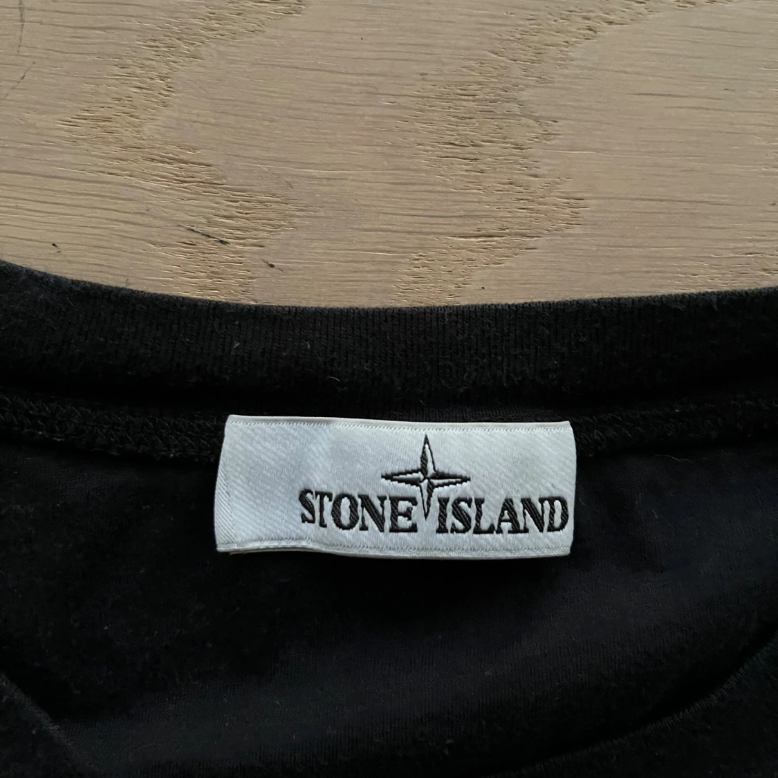 Svart T-shirt från Stone Island - 2