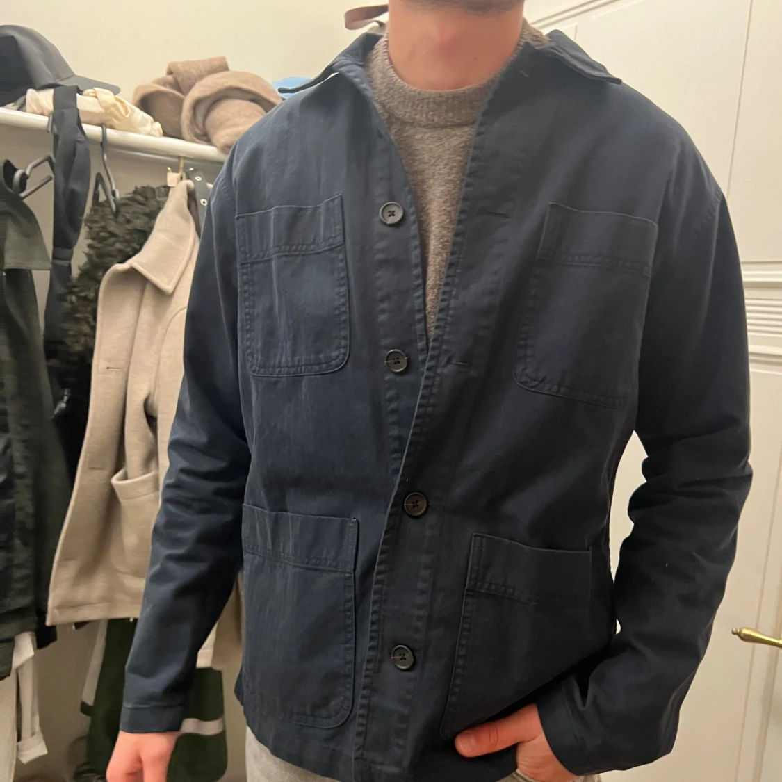 Mörkblå overshirt med knappar