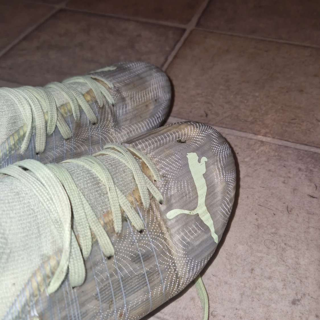 Puma fotbollsskor i ljusgrönt - 3