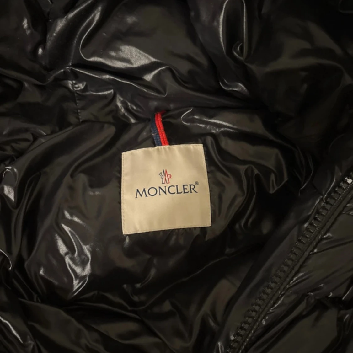 Svart pufferjacka från Moncler - 1