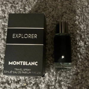 Montblanc Explorer EDP 30ml - Montblanc Explorer Eau de parfum 30 ml. Endast öppnad aldrig sprayad! Säljer den för jag inte vill ha den. Nypris runt 600kr säljs för 300kr. Kontakta mig om du har frågor.