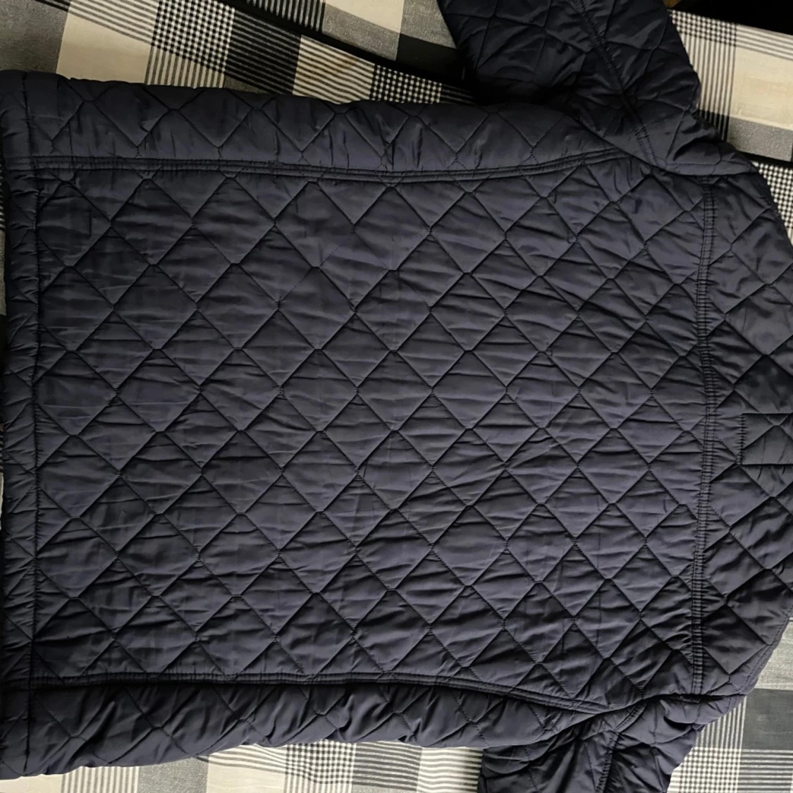 Svart quiltad jacka från Reset - 93