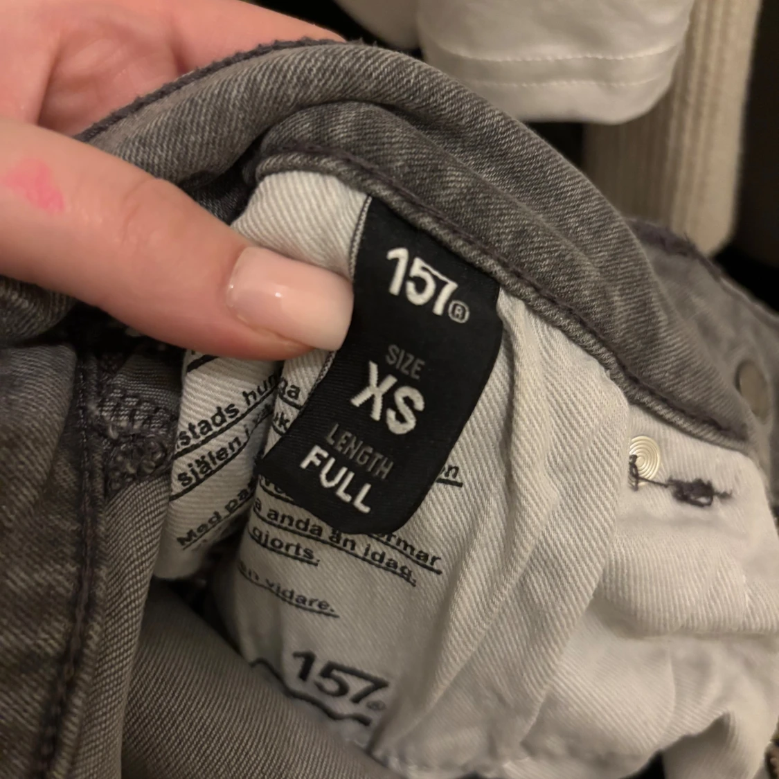 Grå jeans med broderad ficka från 157 - 2