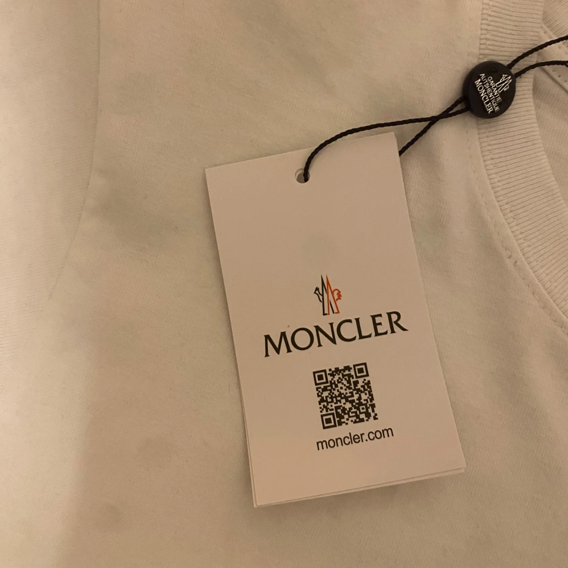 Vit märkes t-shirt - 4