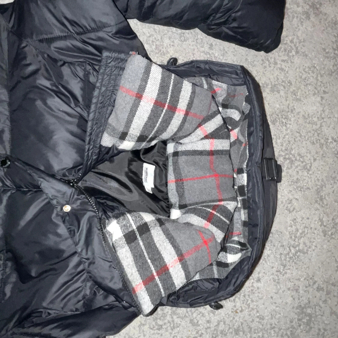 Svart pufferjacka från Burberry - 1