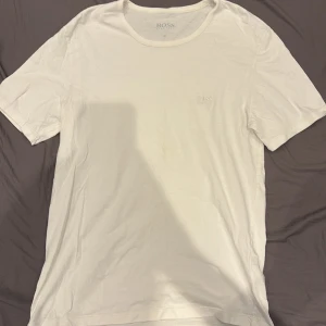 Hugo boss T-shirt  - Inga fläckar eller så vidare