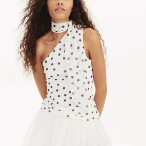 Halterneck topp - Intressekoll!! Superfin oanvänd halterneck topp🌸helt SLUTSÅLD