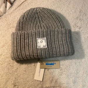 Marimekko Tilaisuus Solid beanie (grey) - 👉🏼https://www.vinted.fi/items/7311289877-marimekko-tilaisuus-solid-beanie 👉🏼New Marimekko grey “Tilaisuus Solid” beanie. 100% wool. The wool in this product is certified and responsibly produced. Such lovely warmth for the winter! 😍 Original price €130