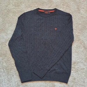 Morris tröja  - |fin Morris tröja| storlek: S | nypris: 1799 | väldigt fint skick, näst intill nyskick| |tveka inte att skriva för frågor så svarar jag| mvh Liam😇👍🏽