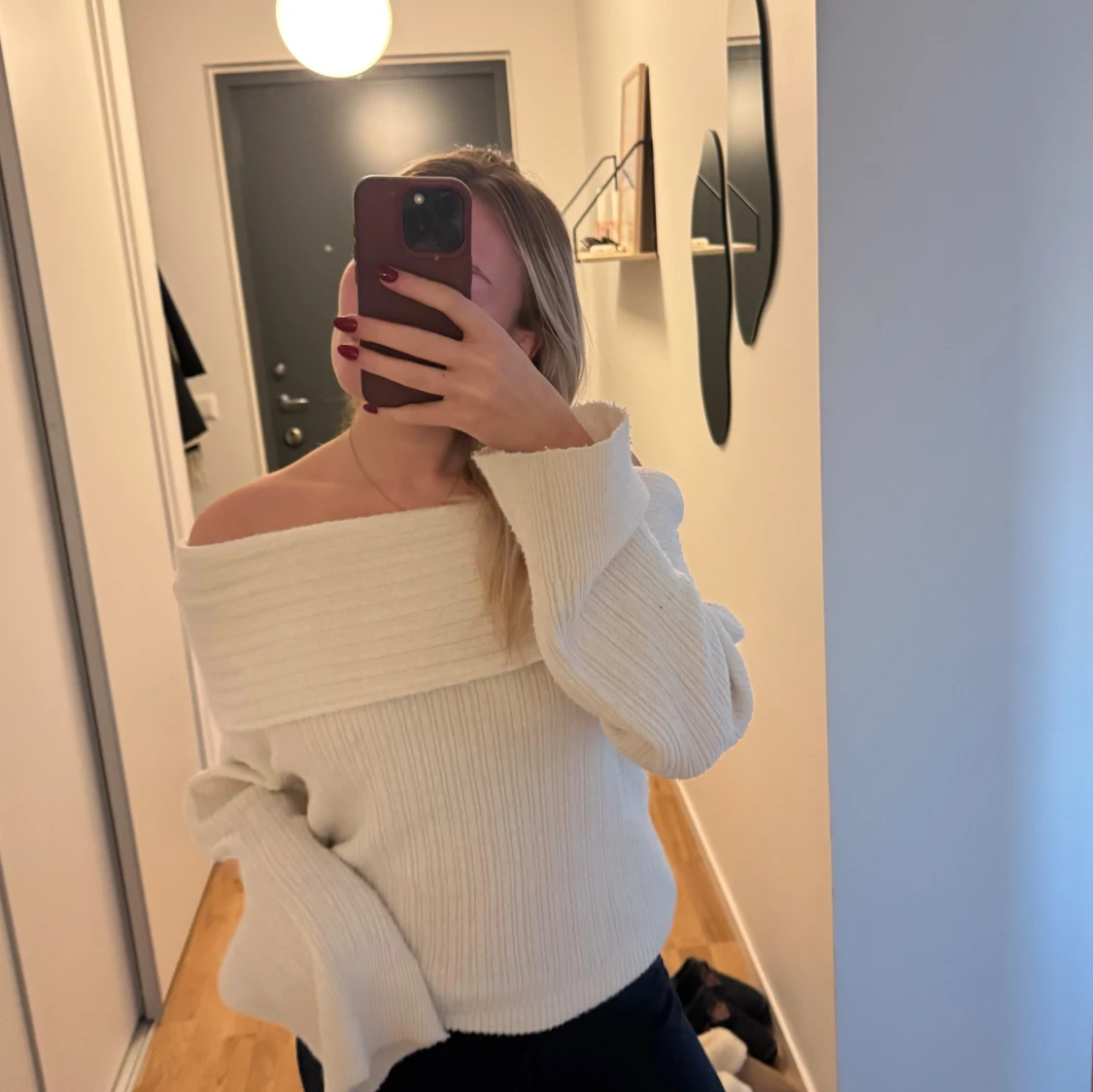 Vit offshoulder stickad tröja - 1