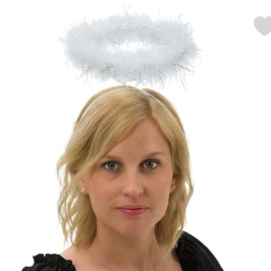 Gloria och änglavingar - En vit gloria och änglavingar, båda helt oanvända! Perfekt om man ska vara ängen på halloween. Kan säljas tillsammans eller separat!