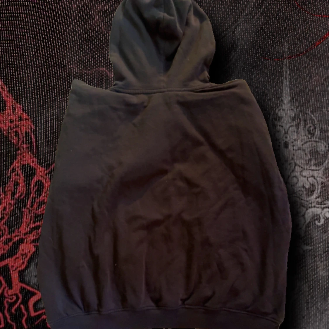 Svart Deftones hoodie med röd print - 1