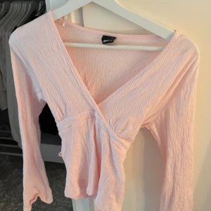 V- ringad topp - Super gulli o fin topp💕 inga deffekter.