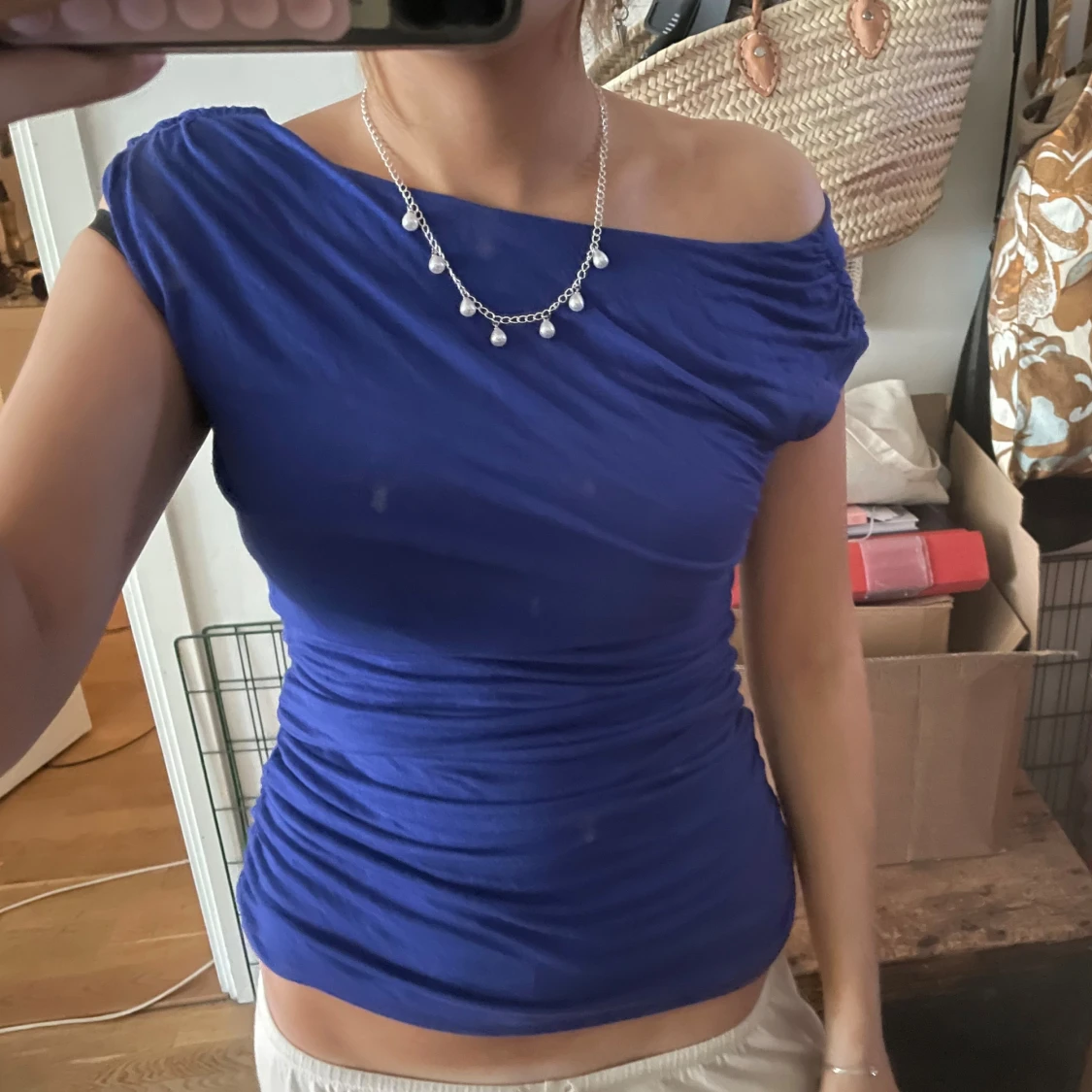 Blå omlott topp med oneshoulder