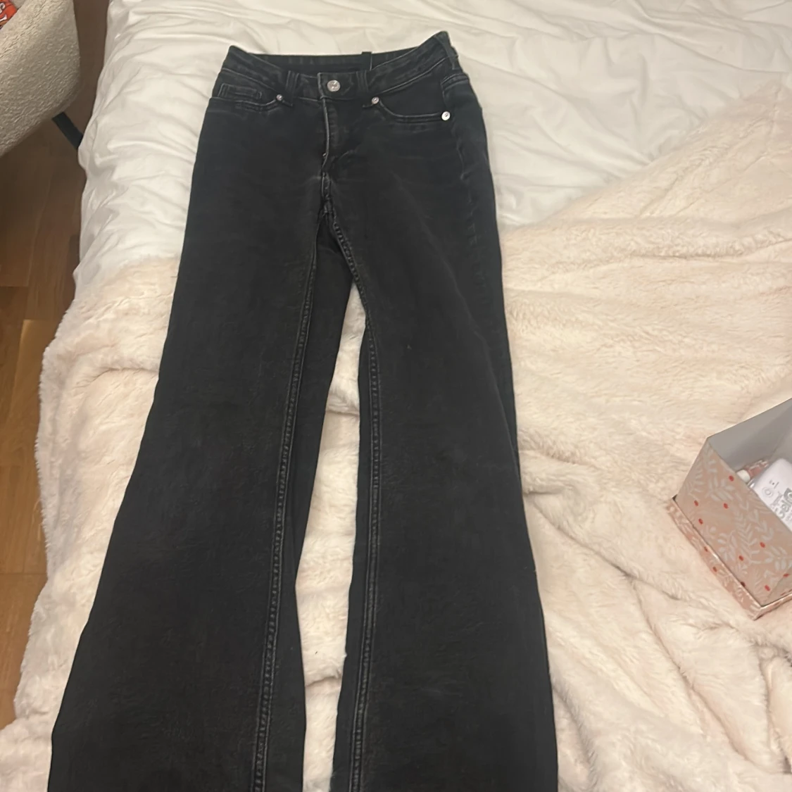 Svarta bootcut jeans lågmidjade - 1