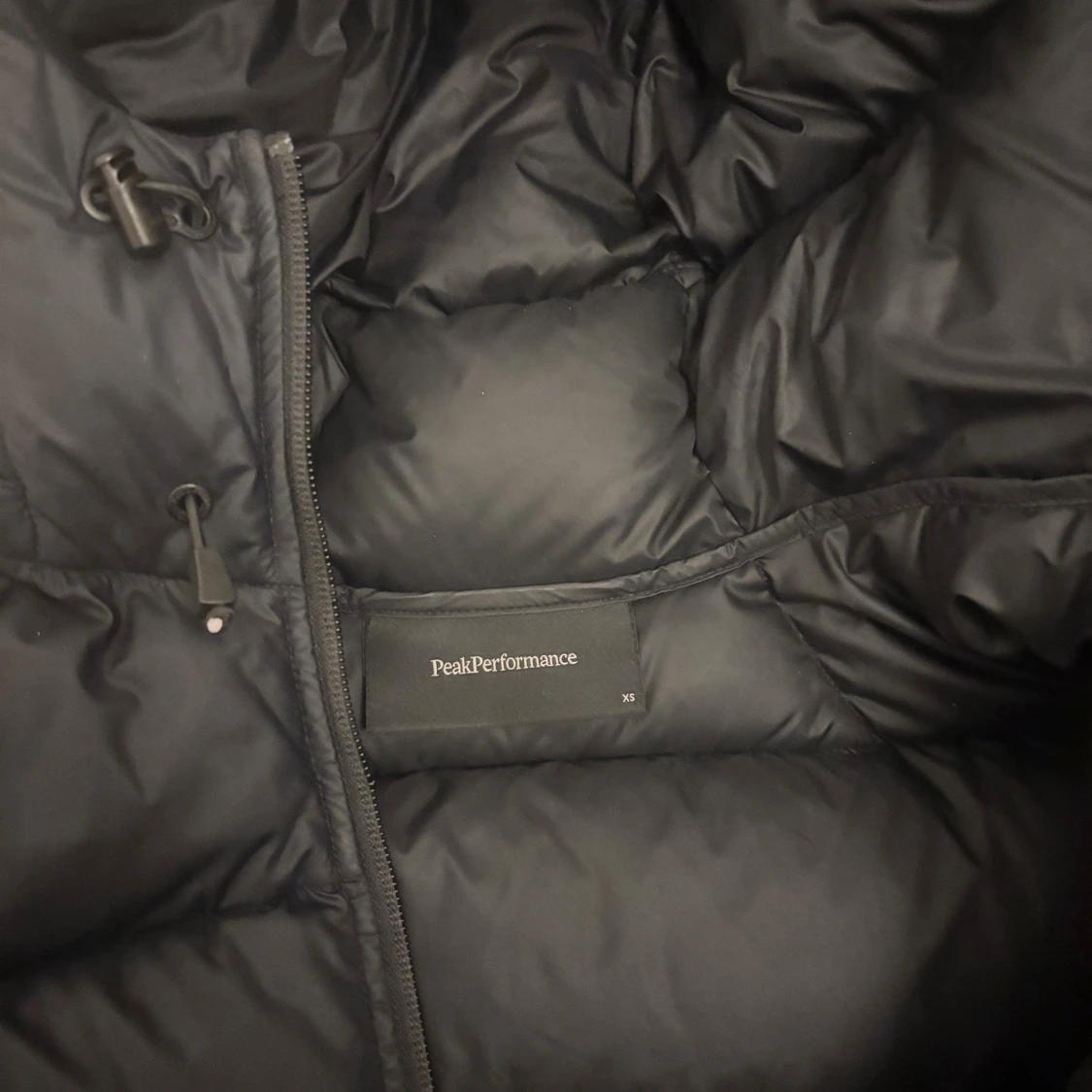 Svart Peak Performance dunjacka XS - 2