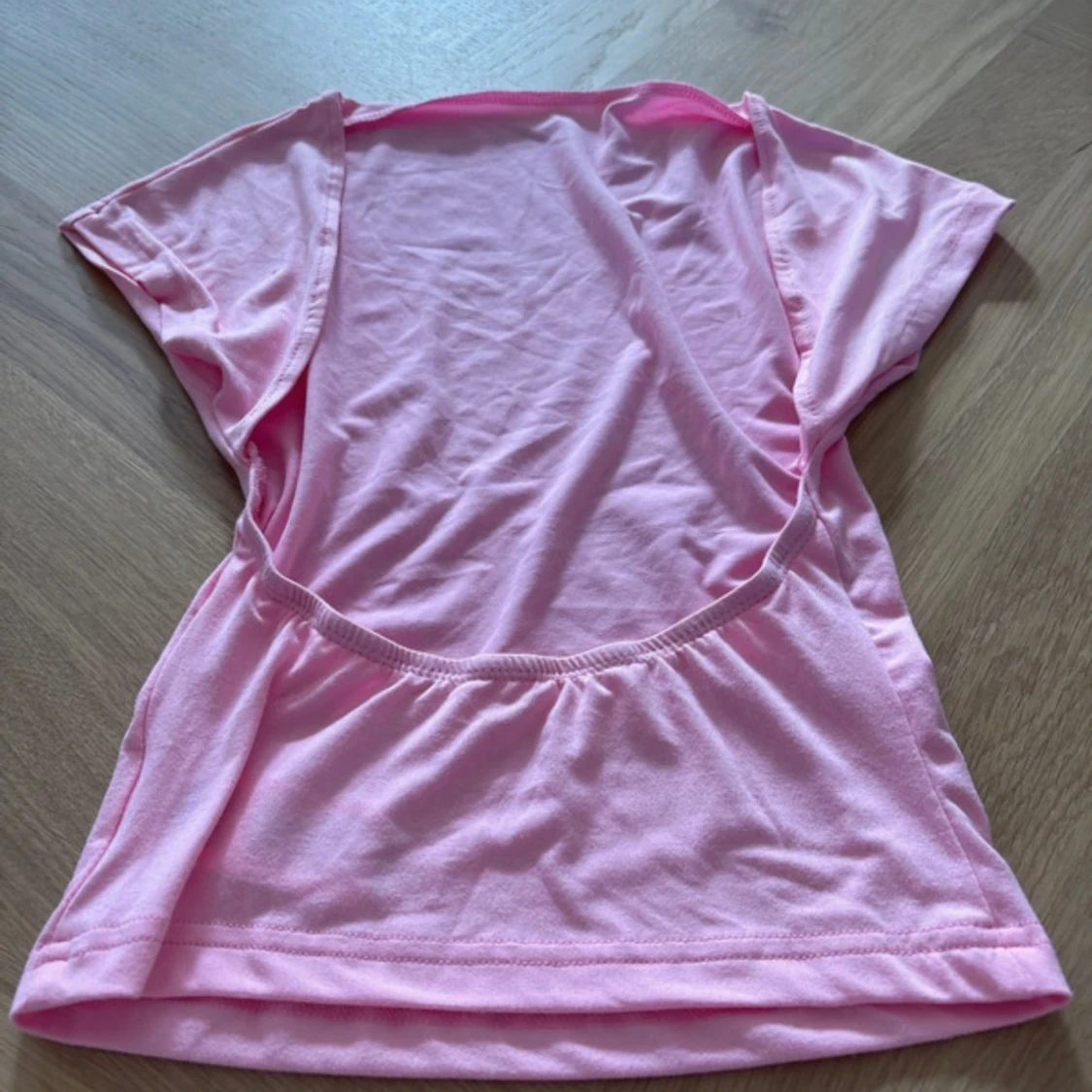 Ljusrosa topp med öppen rygg från SHEIN - 2