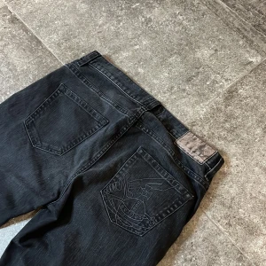 Vivienne Westwood Jeans - Stört feta vivienne westwood jeans i strlk 32/34, riktigt bra skick👏 På Grailed för 250$ 🫡