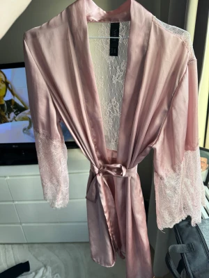 Rosa morgonrock hunkemöller - Fin morgonrock som jag nästan aldrig använt. 