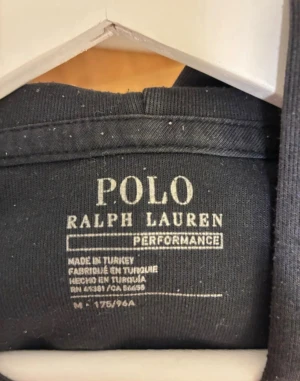 Svart hoodie Polo Ralph Lauren - Svart Polo Ralph Lauren zip hoodie storlek M, använd fåtal gånger