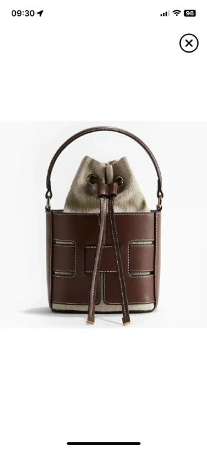 Brun bucketväska  - Den slutsålda bucketväskan från hm. Näst intill oanvänd🥰