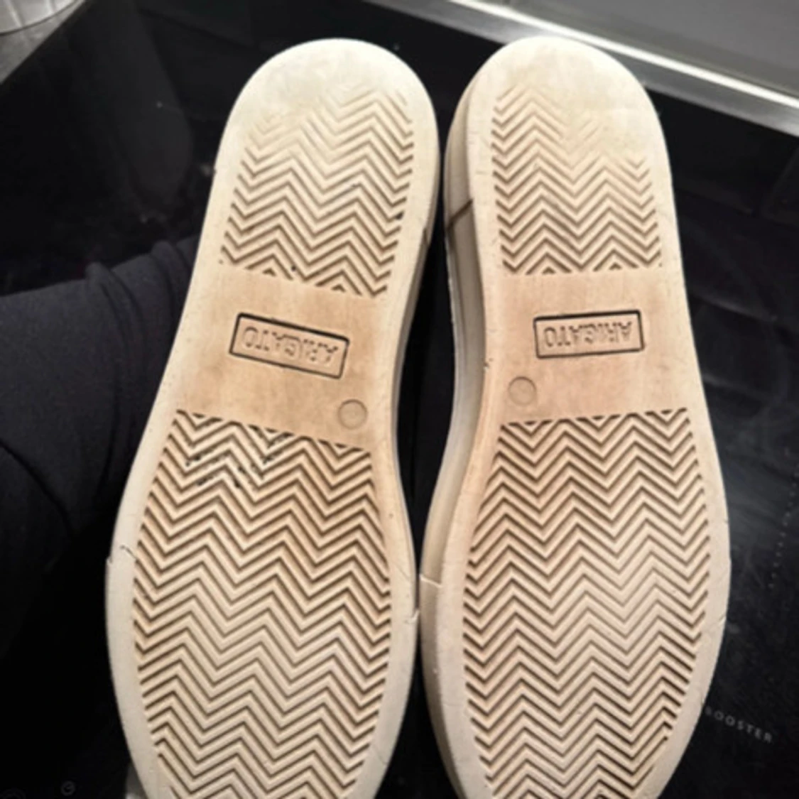 Svarta Axel Arigato sneakers - 2