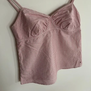  Tommy Hilfiger - Söt topp från Tommy Hilfiger🌸