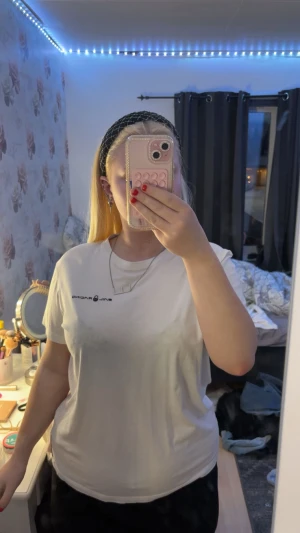 Sail Racking T-Shirt - Vit Sail Racing T-Shirt Aldrig har det använd nyskick Modell ”Bowman Logo Tee”