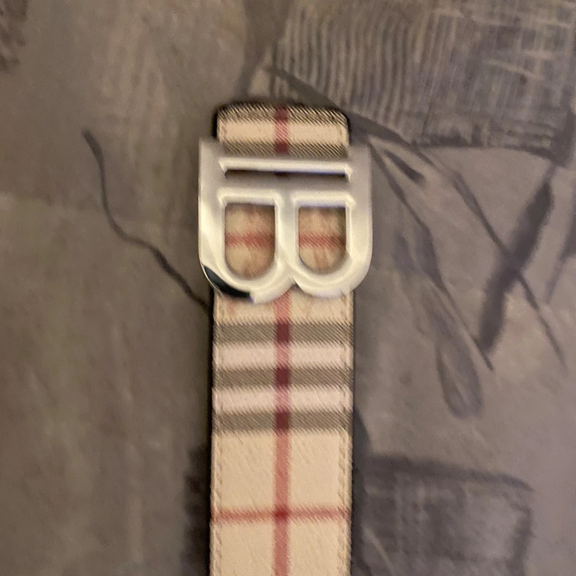 Rutig Burberry bälte med silverfärgat spänne - 1