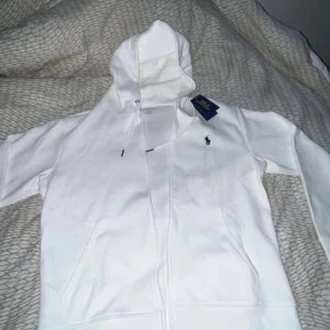 Ralph lauren kofta - Storlek M men passar även S. Det ända är att etiketten är borttagen då jag skulle ha den men den var för liten