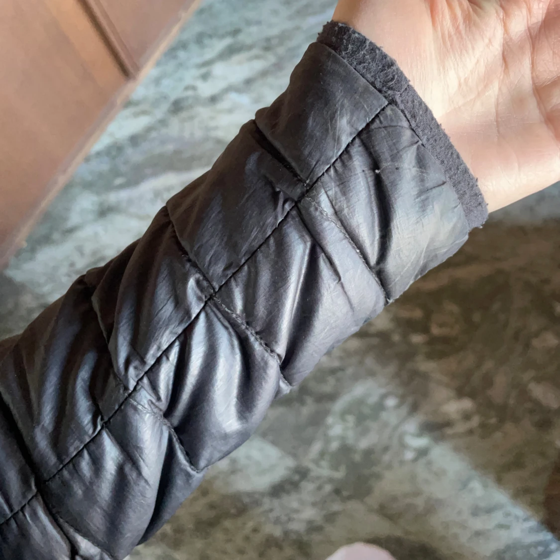 Svart dunjacka från Colmar med huva - 3