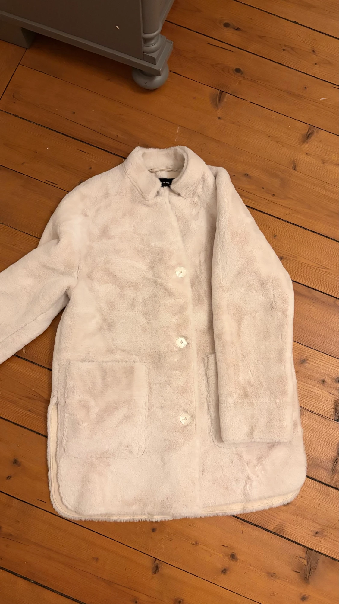 Vit pälsjacka från Reserved - 1