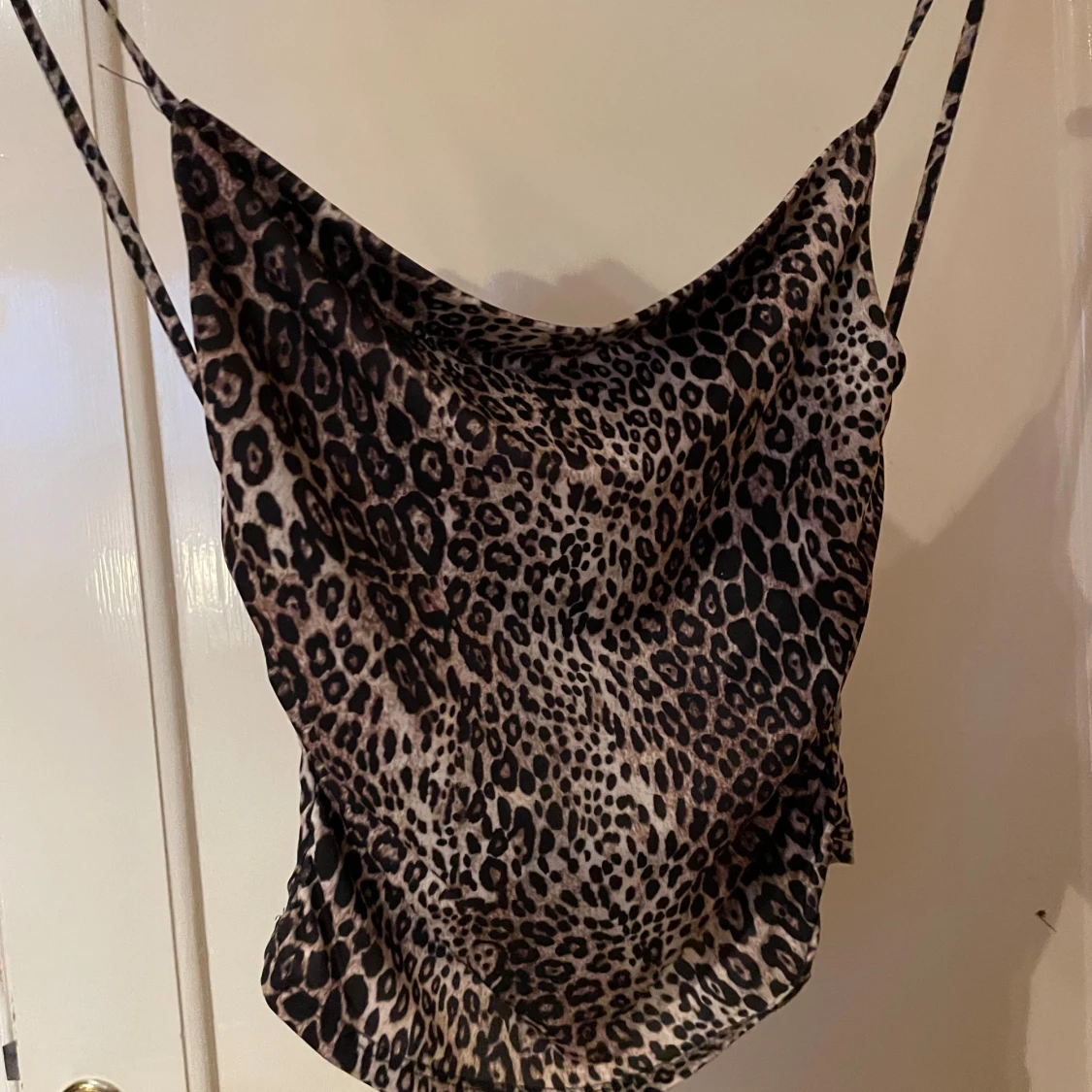 Leopardmönstrad linnetopp från Stradivarius