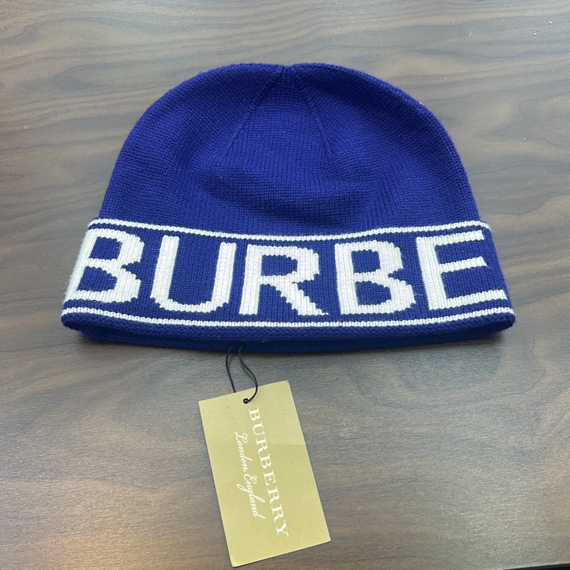 Blå stickad Burberry mössa - 2