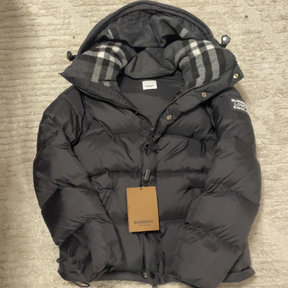 Svart pufferjacka från Burberry