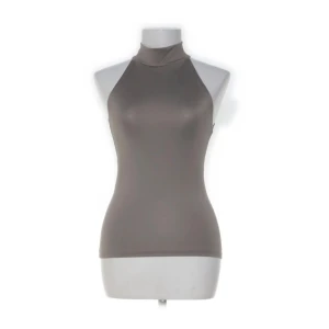 halternecktopp  - halternecktopp från Weekday i storlek s. använd ”köp nu”. 17/11-2025